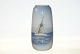 Lyngby Vase med 
Sejlbåd
Dek. nr. 
130-2-56F
2.sortering
Højde 18 cm. 
Perfekt stand.