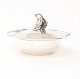 Georg Jensen: Deckelschale aus Silber. Periode 1915-27. #228B. H: 11cm. D: 
19,2cm. G: 446gr