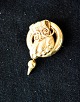 Gammel broche i 
forgyldt 
messing
Ø.: 3,5cm 
Vægt: 9,81gram
Varenr.: 
336782