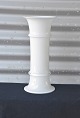 Holmegaard vase 
i hvid 
opalglas. 
Design Michael 
Bang som stod 
for design af 
de mundblæste 
ting i ...