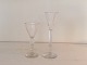 Spidsglas med 
slibninger på 
kumme og stilk 
10cm høj og 
13cm høj 4stk 
af hver •Fin 
stand•