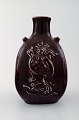 Royal 
Copenhagen Jais 
Nielsen keramik 
vase, okseblods 
glasur.
Stemplet med 
de 3 blå bølger 
for ...