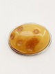 Brooch sterling 
silver with 
amber 3.3 x 2.5 
cm. No. 338934