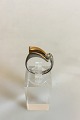 Ring i 14 K 
Guld og 
Hvidguld med 
Brillant. 
Ringstørrelse 
51. Vejer 6.07 
gram. Stemplet 
...