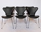 Dette sæt af 
seks Syver 
stole, model 
3107, er et 
ikonisk 
eksempel på 
Arne Jacobsens 
geniale ...