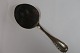 Georg Jensen. 
Sølv (830). 
Nordisk. 
Kagespade. 
Længde 20,5 cm. 
Produceret 
1929.