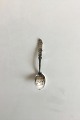 Gorham Sterling 
Silver Chistmas 
Tea Spoon. 
Measures 10.8 
cm / 4 1/4 in.