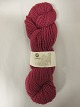 Roving er et naturprodukt af højeste kvalitet fra  
sydafrikanske angorageder blandet med den fineste 
merino fra får.
Den viste farve er: Rhododendron, Farvenr. 4017
Prisen er pr. nøgle med 100 gram Roving