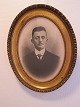 Ramme med 
bladguld
Antik smuk, 
oval ramme med 
bladguld, inkl. 
gammelt foto. 
Starten af ...