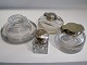4 Glasblækhuse 
ca. 1900. 3 med 
metalmontering. 
Højde: 5,8 - 
8,4 cm . - 
Diameter: 3,5-  
11 cm. 2 ...