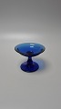 Blå sukkerfad - 
kandisskål af 
glas
kraftigt i 
glasset
1800-tallet
H. 8,5cm D. 
11cm.