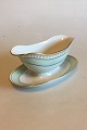 Bing & Grondahl 
Thorvaldsen 
Gravy Boat No 
8. Measures 23 
cm / 9 1/16 in.