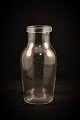 Svensk 1800 
tals mundblæst 
mælkekande i 
glas.
H:18cm. 
Dia.:8cm.