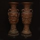 Et par store rigt dekorerede bronzevaser. Kina ca. år 1870-80. Hidrørerende fra 
Sophienberg v. Rungsted. H: 110cm