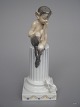R.C. 456 Faun 
på Søjle 1. 
sort. H: 21 cm.