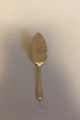 Georg Jensen 
Sterling sølv 
Kugle Kagespade 
No 145. Måler 
22,5 cm