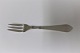 Georg Jensen. 
Sterling (925). 
Antik. 
Kagegaffel. 
Længde 14,5 cm