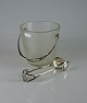 Holmegaard 
isspand med 
sølv tang
Isspanden 
måler H. 13 cm. 
Ø. 13,5 cm.
Tang og beslag 
er ...