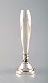 Georg Jensen 
art deco vase i 
hammerslået 
sterlingsølv.  
Designet af 
Harald Nielsen. 
 ...