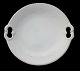 Bing & 
Grøndahl, 
Elegance, 
Kagefad ører. 
Formnr. 101. 
26,5 x 25 cm. 
II. sortering. 
Pris: 375 kr.