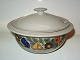 Royal 
Copenhagen 
Golden Summer, 
Terrin.
Dekorationsnummer 
1739 177
Diameter 24,5 
cm.
1. ...
