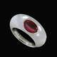 Georg Jensen. 
Ring i 18k 
hvidguld med 
rubelit #1492 - 
Eclipse 
Tegnet af Kim 
Buck.
Stemplet ...