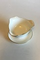 Bing & Grondahl 
Josephine Gravy 
Boat No 8. 
Measures 18 cm 
/ 7 3/32 in. x 
10.5 cm / 4 
9/64 in.