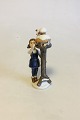 Royal 
Copenhagen 
Figur af Pige 
ved foderbræt 
No 757. Måler 
15,5 cm