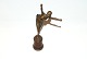 Bronze Figur 
Dansende Pige 
på Træ fod
Højde 29,5 cm
Brugsspor på 
sokkel