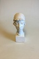 Helge 
Christoffersen 
stoneware 
figurine. 
Ingdam 
ceramics. 
Measures 23.5 
cm / 9 1/4 in.