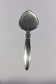 Georg Jensen 
Kaktus Sterling 
Sølv Canape 
servingsspade 
No 148. Måler 
14,7 cm