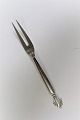 Georg Jensen. 
Sølvbestik. 
Dronning. 
Stegegaffel. 
Sterling (925). 
Længde 20,5 cm
