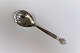 Georg Jensen. 
Dronning. 
Kompotske. 
Sterling (925). 
Længde 17,2cm