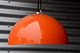 Orange vintage 
pendel i plast
Mål  H.: 20cm  
Ø.: 31,5cm
Varenr.: 
358128