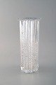 Willy Johansson 
for Hadeland 
Glasværk. 
Riflet 
"Atlantic" vase 
i klart 
kunstglas med 
bobler.
I ...