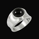 Georg Jensen 
Ring i sterling 
sølv med Onyx 
#124
Tegnet af Poul 
Hansen.
Stemplet med 
efter-1945 ...