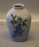 Bing & Grøndahl 
B&G 72-239 Vase 
Blåregn  
(wisteria) 17.5 
cm
 I fin og hel 
stand. 
