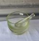Sart grøn glas 
morter med 
støder,  på 
morter er der 
hældetud
Design ukendt
Mål Morter  
H.: ...