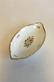 Bing & Grøndahl 
Herregaard 
Serving Dish No 
39. Measures 26 
cm / 10 15/64 
in. x 15.5 cm / 
6 7/64 in.