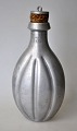 Militær felt flaske i aluminimum, 1914. Stemplet. 1/2 liter. Med kort prop. Højde.: 21 cm. 