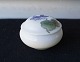 Royal 
Copenhagen, 
lille 
bonbonniere 
600/2459
Mål  H.: 4cm  
Ø.: 7cm
Royal 
Copenhagen, Den 
...