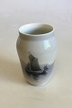 Royal 
Copenhagen Art 
Nouveau vase No 
2730/108. Måler 
17 cm
Motiv af skib