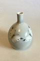 Heubach Lichte 
Vase dekoreret 
med to 
sommerfugle. 
Signeret G. 
Stauch. Måler 
15 cm