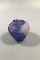 Emile Gallé, 
Vase rosa 
matteret glas 
dekoreret med 
blå lilla 
overfang 
udskæring med 
blomster og ...
