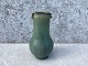 Arne Bang, 
Stentøj, Buttet 
vase med lille 
blad 
dekoration, 
15,5cm høj, 
Grøn/brun 
glasur, ...