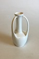 Royal 
Copenhagen 
Blanc de Chine 
Vase med tre 
hanke. Måler 
17,5 cm