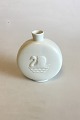 Royal 
Copenhagen 
Blanc de Chine 
Vase med H.C. 
Andersen og 
Svane No 4217. 
Måler 13 cm
