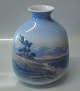 150-2-94 Lyngby 
Vase med 
landskab 18.5 
cm Lyngby 
Stemplet med 
Kongelig Krone, 
Handpainted, 
...