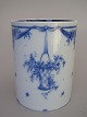 B.W. Vase 
Rosenthal H: 16 
cm. D: 13 cm.