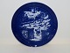 Royal 
Copenhagen.
Juleplatte fra 
2003 - Barn med 
julegave.
Diameter 18 
cm.
1. ...